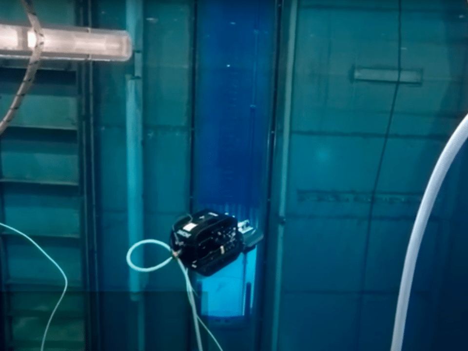 Diakont robot decontaminating walls